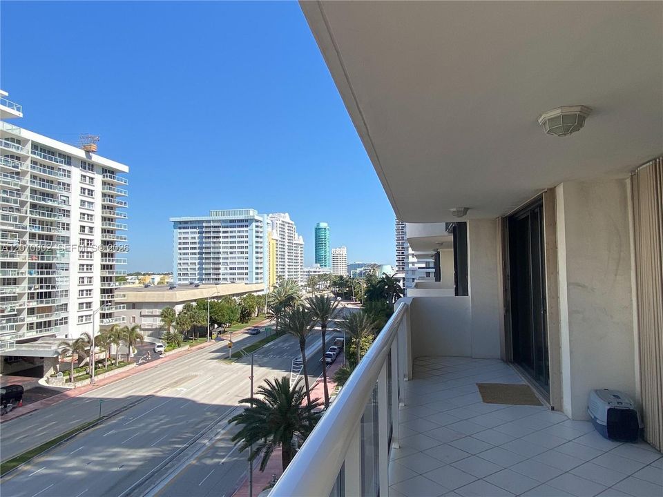 В аренду: $4,500 (2 спален, 2 ванн, 1360 Квадратных фут)