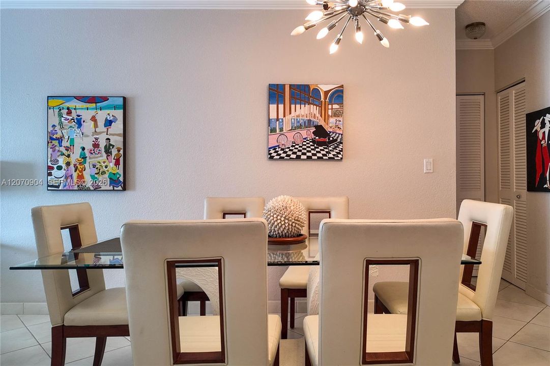For Rent: $3,800 (1 beds, 1 baths, 870 Square Feet)