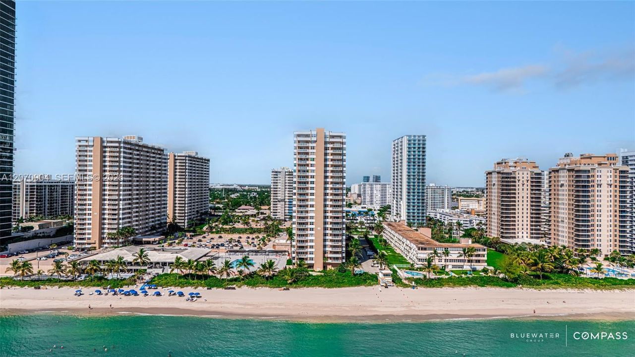 For Rent: $3,800 (1 beds, 1 baths, 870 Square Feet)