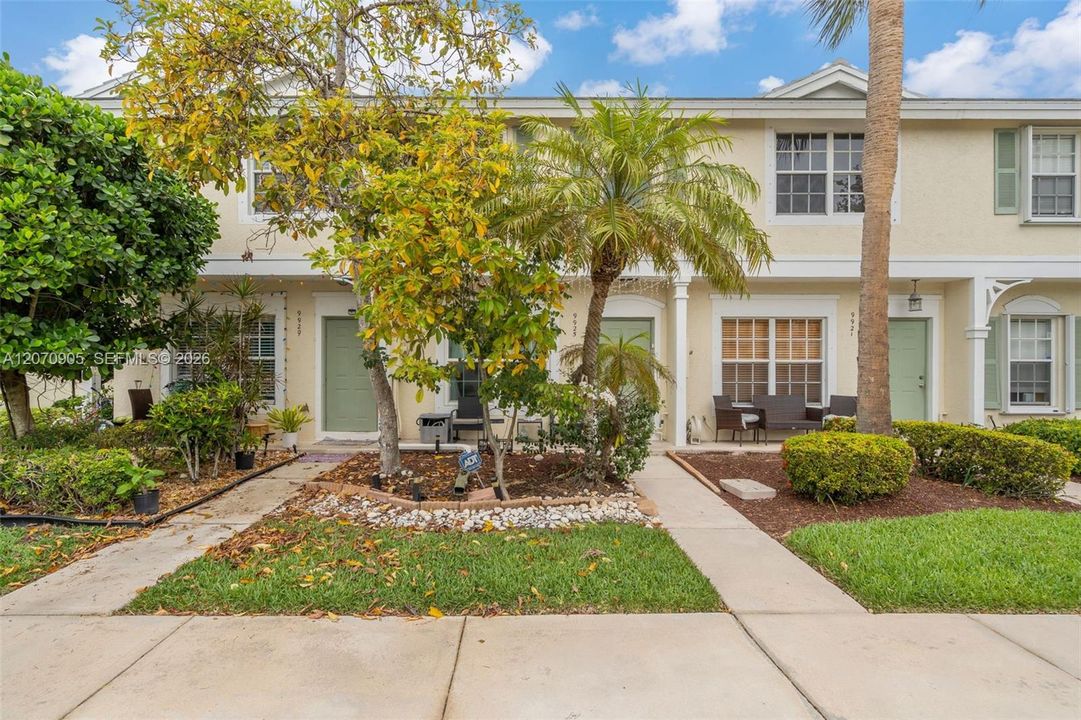For Sale: $385,000 (3 beds, 2 baths, 1170 Square Feet)