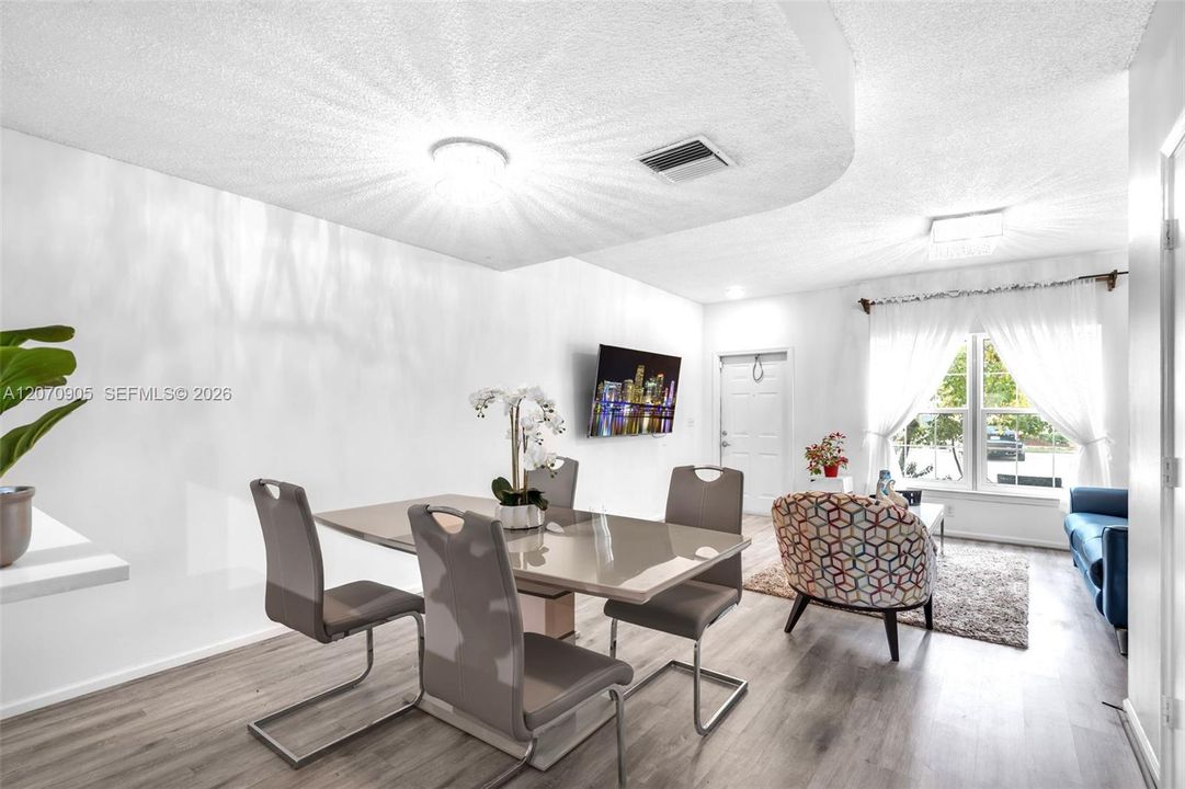 For Sale: $385,000 (3 beds, 2 baths, 1170 Square Feet)