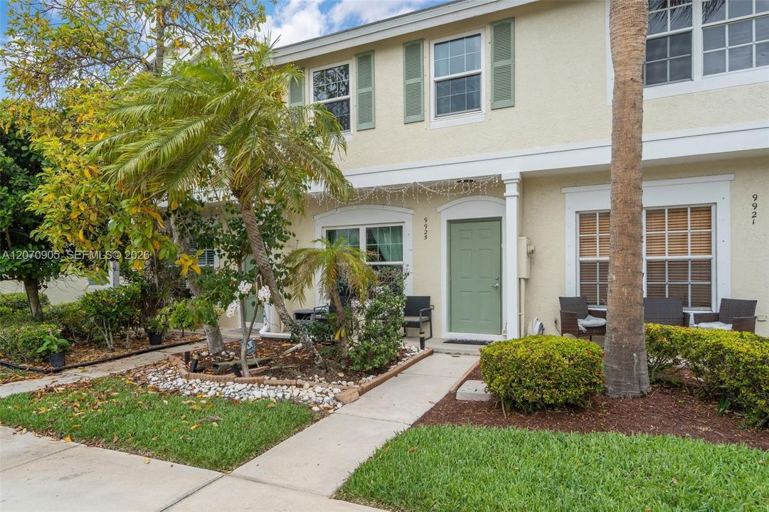 For Sale: $385,000 (3 beds, 2 baths, 1170 Square Feet)
