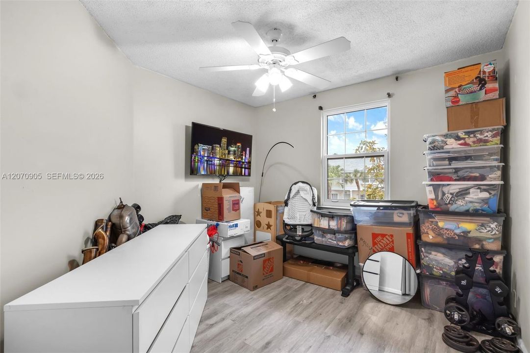 For Sale: $385,000 (3 beds, 2 baths, 1170 Square Feet)