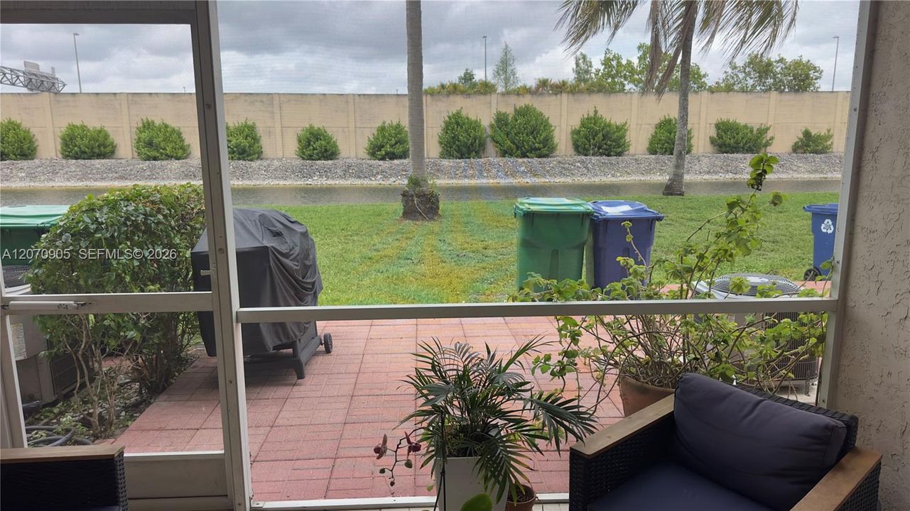For Sale: $385,000 (3 beds, 2 baths, 1170 Square Feet)