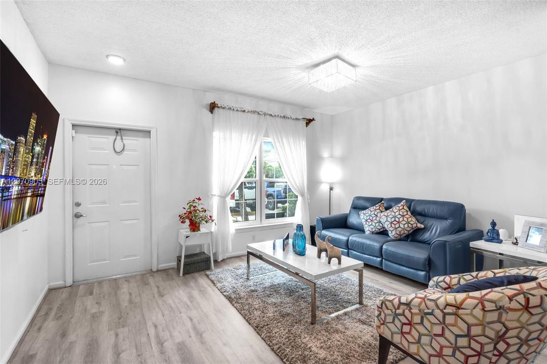 For Sale: $385,000 (3 beds, 2 baths, 1170 Square Feet)