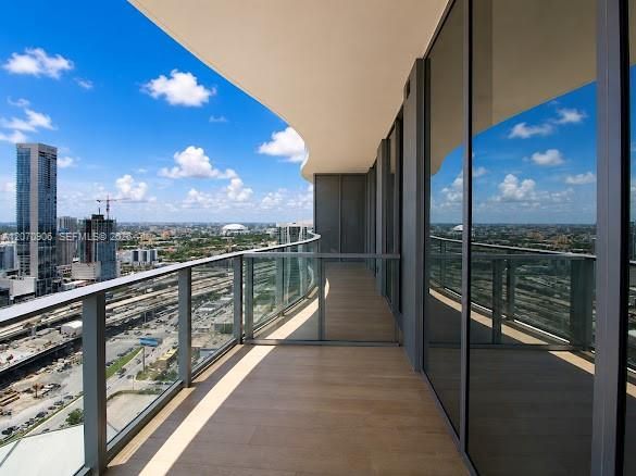 For Rent: $13,500 (3 beds, 3 baths, 1953 Square Feet)