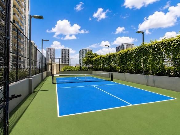 For Rent: $13,500 (3 beds, 3 baths, 1953 Square Feet)