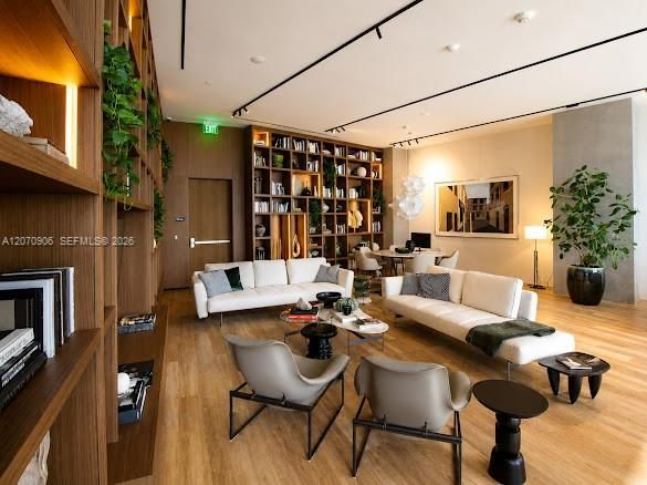 For Rent: $13,500 (3 beds, 3 baths, 1953 Square Feet)