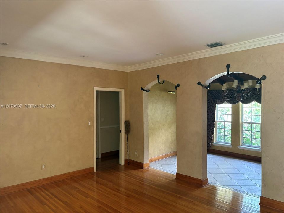 For Rent: $7,000 (3 beds, 2 baths, 2784 Square Feet)