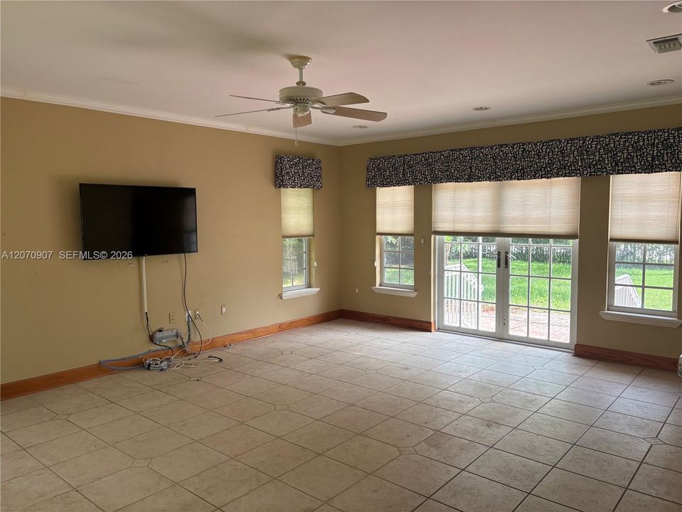For Rent: $7,000 (3 beds, 2 baths, 2784 Square Feet)