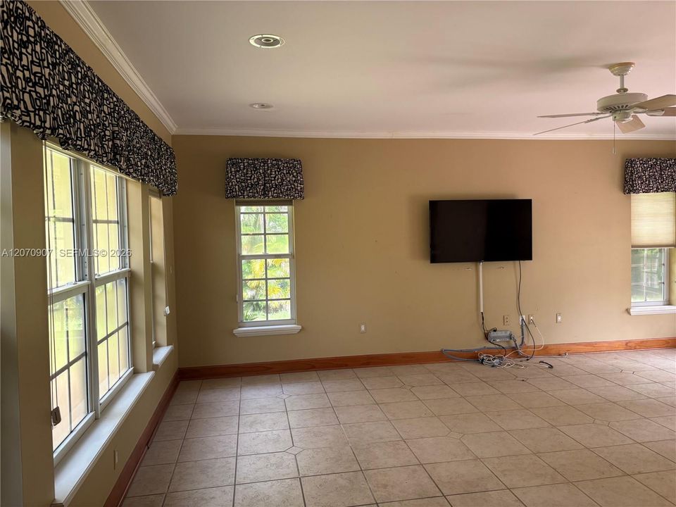 For Rent: $7,000 (3 beds, 2 baths, 2784 Square Feet)