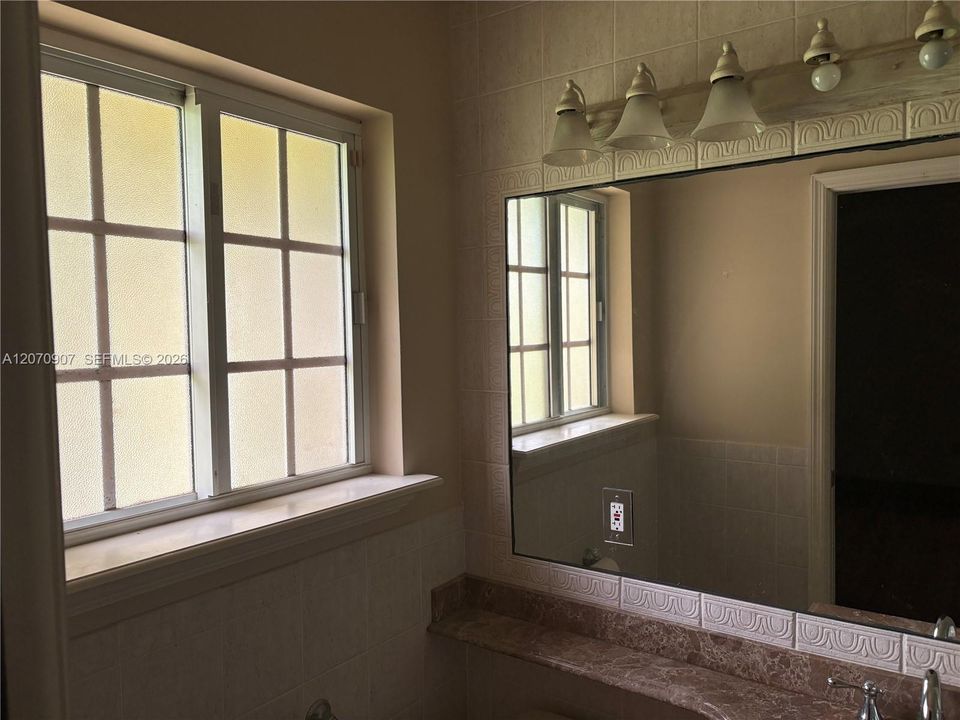 For Rent: $7,000 (3 beds, 2 baths, 2784 Square Feet)