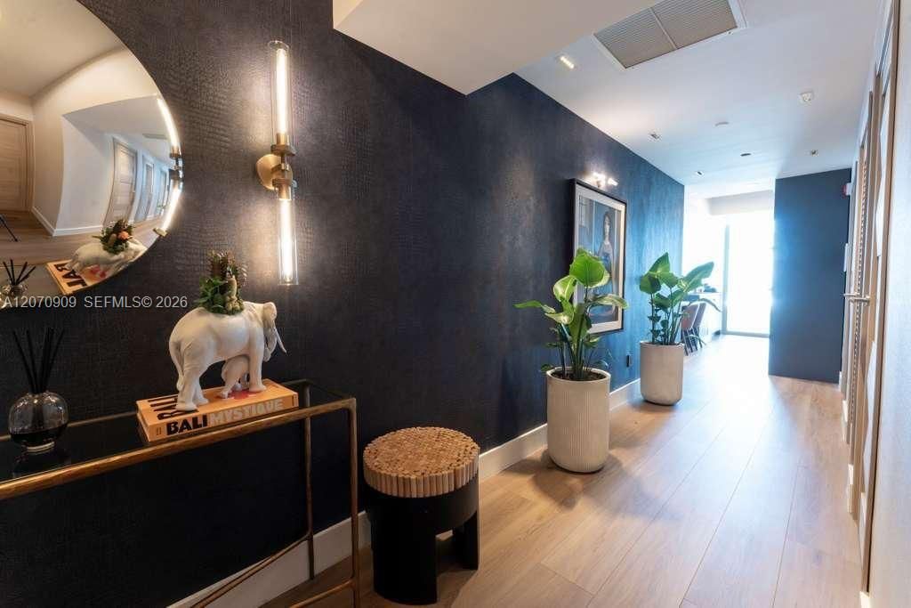 For Sale: $950,000 (2 beds, 2 baths, 1323 Square Feet)