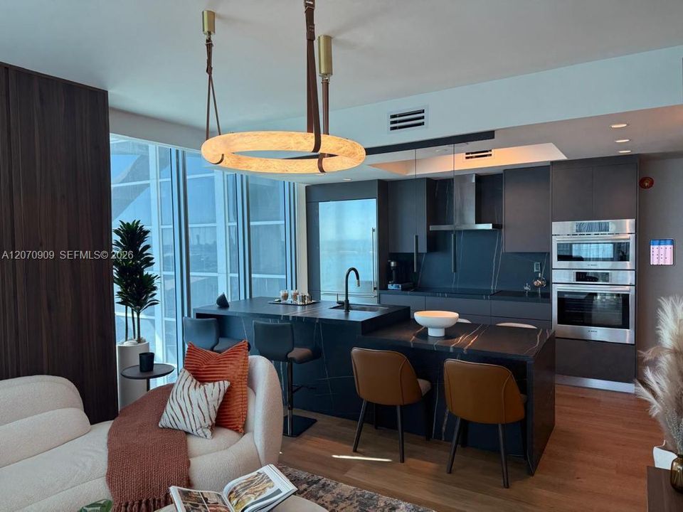 For Sale: $950,000 (2 beds, 2 baths, 1323 Square Feet)