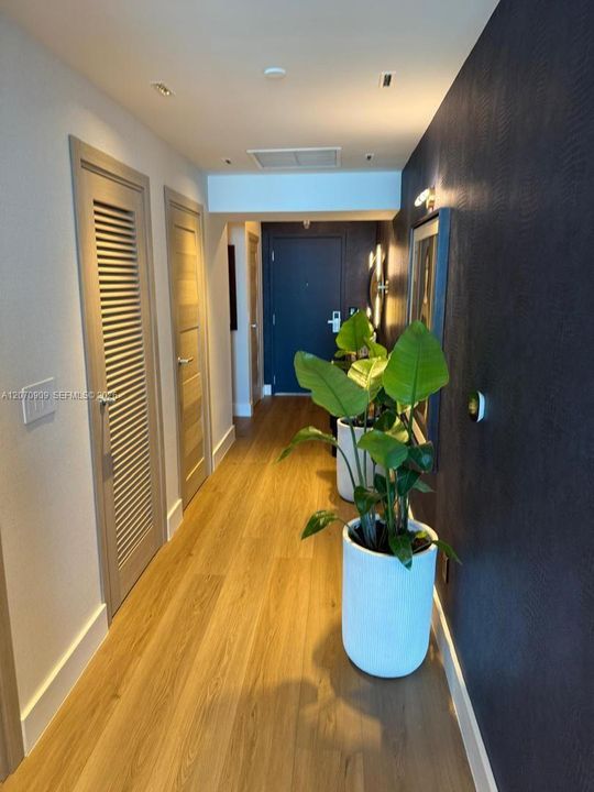 For Sale: $950,000 (2 beds, 2 baths, 1323 Square Feet)
