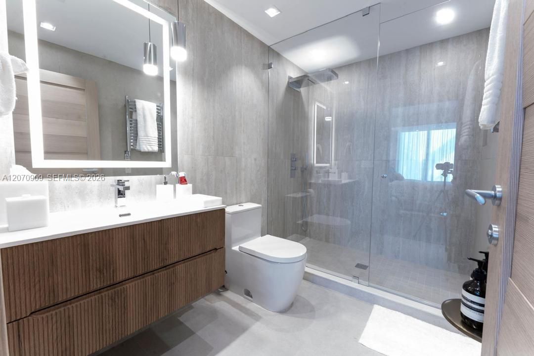 For Sale: $950,000 (2 beds, 2 baths, 1323 Square Feet)