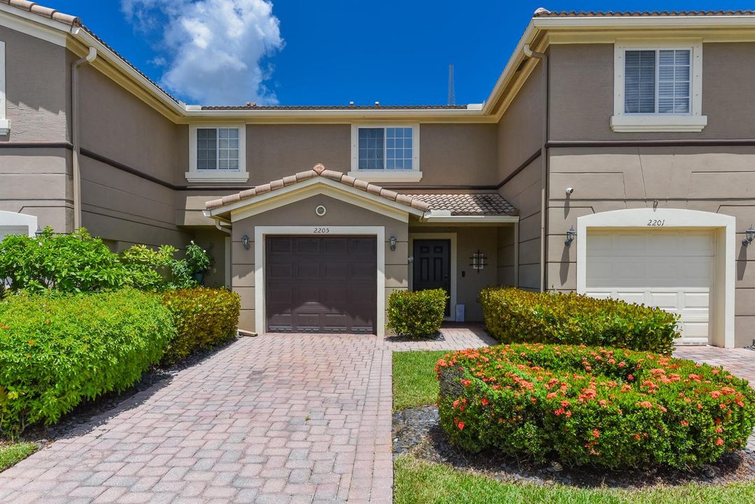 2205 SW Marshfield Ct_Vinesha Clark_2