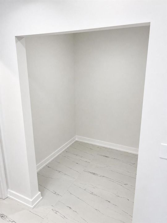 minimalist_white_architectural_nook