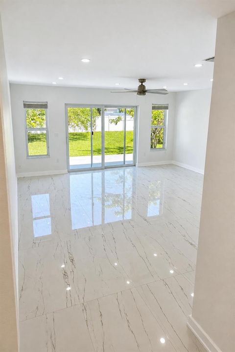 bright_minimalist_room_with_glossy_floor
