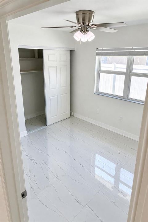 bright_minimalist_room_with_marble_floor