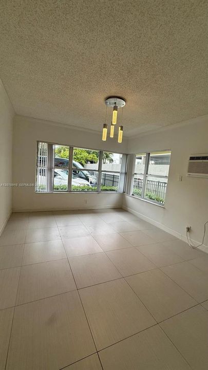For Sale: $675,000 (1 beds, 1 baths, 590 Square Feet)