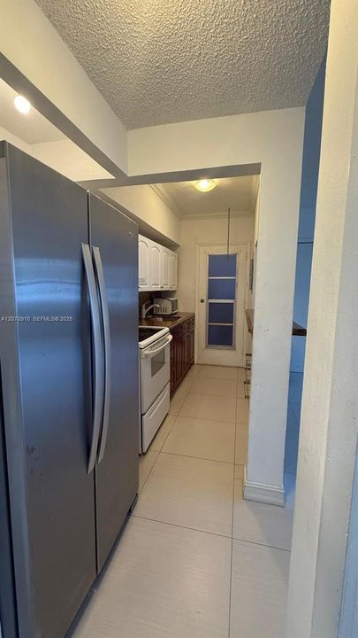 For Sale: $675,000 (1 beds, 1 baths, 590 Square Feet)