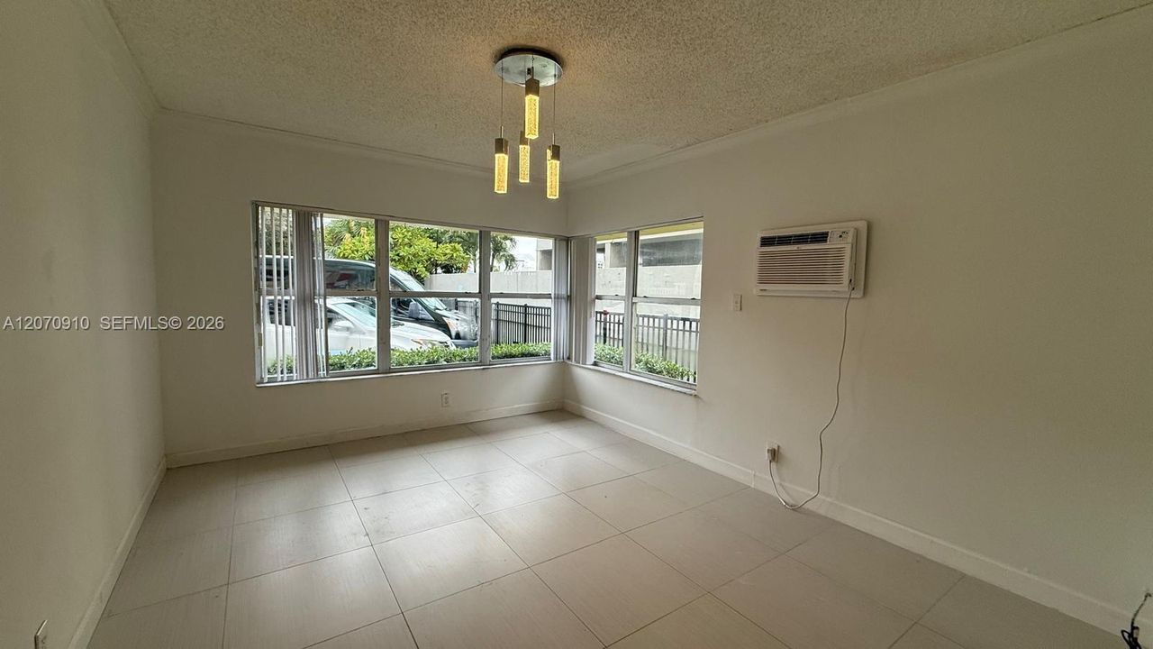 For Sale: $675,000 (1 beds, 1 baths, 590 Square Feet)