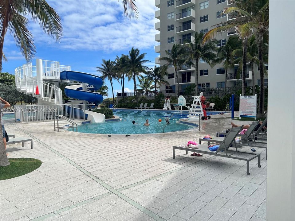 For Sale: $675,000 (1 beds, 1 baths, 590 Square Feet)