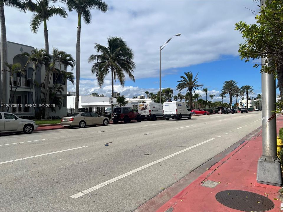 For Sale: $675,000 (1 beds, 1 baths, 590 Square Feet)