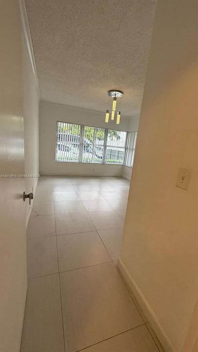 For Sale: $675,000 (1 beds, 1 baths, 590 Square Feet)