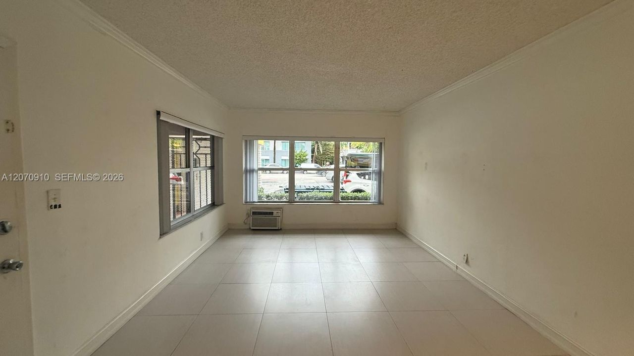 For Sale: $675,000 (1 beds, 1 baths, 590 Square Feet)
