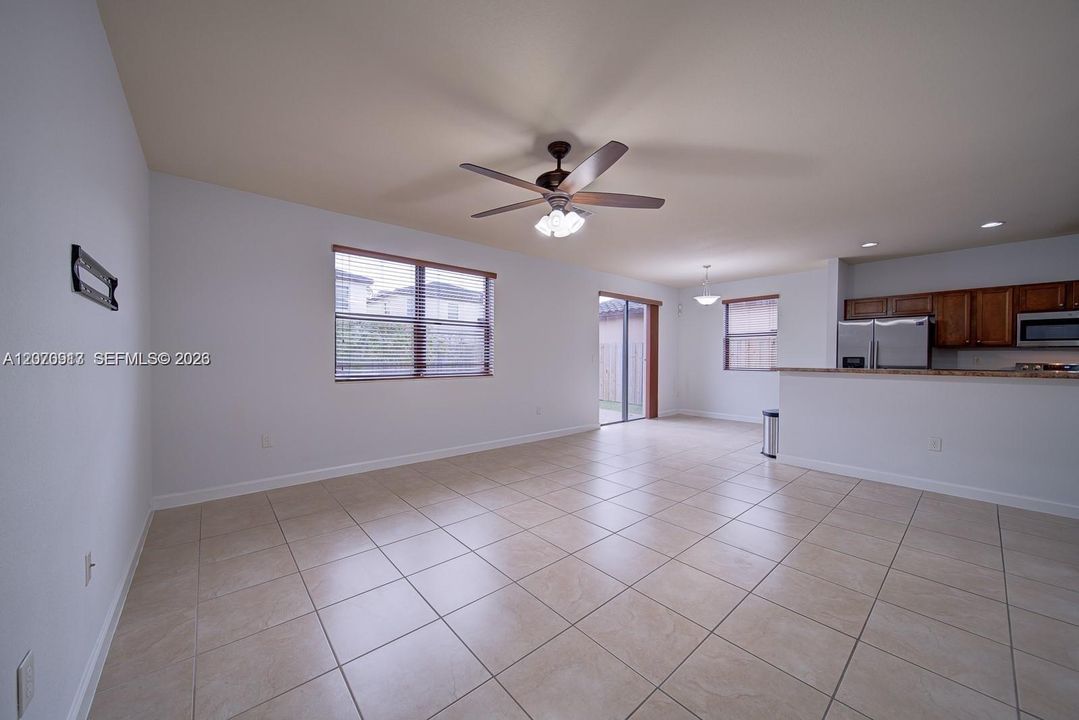 En Venta: $619,500 (5 camas, 3 baños, 2550 Pies cuadrados)