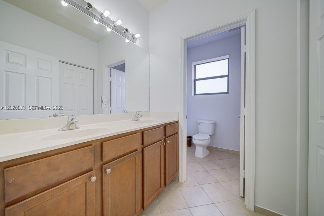 En Venta: $619,500 (5 camas, 3 baños, 2550 Pies cuadrados)