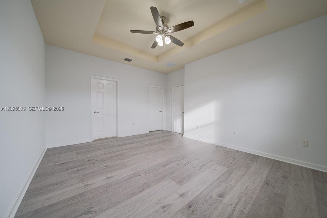 En Venta: $619,500 (5 camas, 3 baños, 2550 Pies cuadrados)