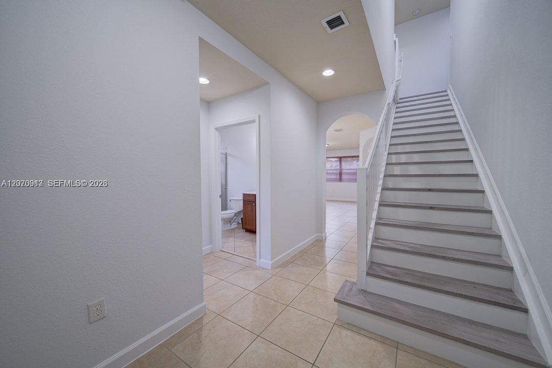 En Venta: $619,500 (5 camas, 3 baños, 2550 Pies cuadrados)