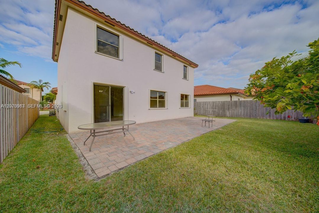 En Venta: $619,500 (5 camas, 3 baños, 2550 Pies cuadrados)