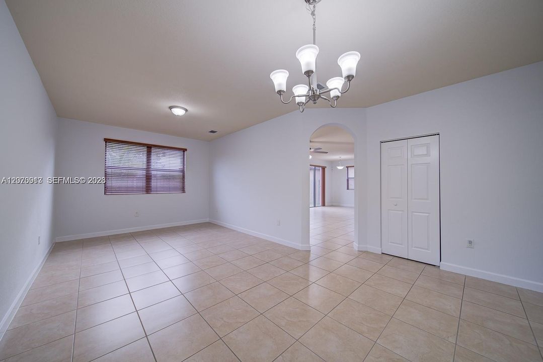 En Venta: $619,500 (5 camas, 3 baños, 2550 Pies cuadrados)