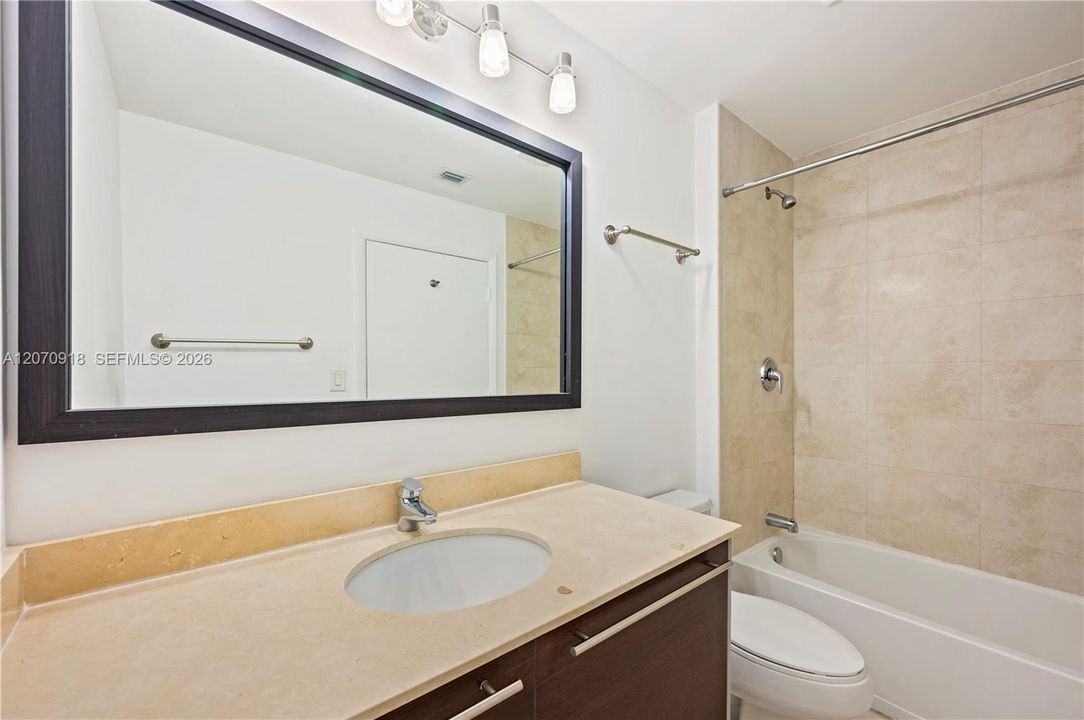 В аренду: $4,600 (2 спален, 2 ванн, 1400 Квадратных фут)