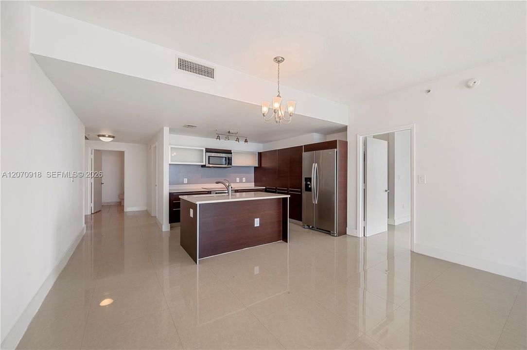 В аренду: $4,600 (2 спален, 2 ванн, 1400 Квадратных фут)