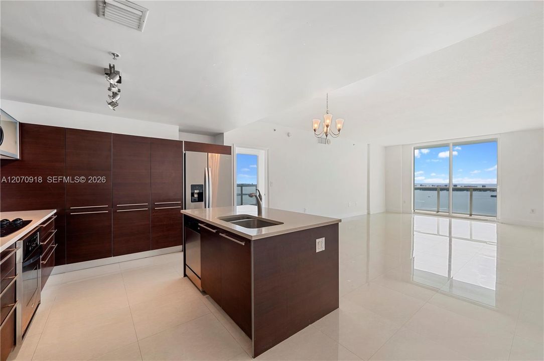 В аренду: $4,600 (2 спален, 2 ванн, 1400 Квадратных фут)