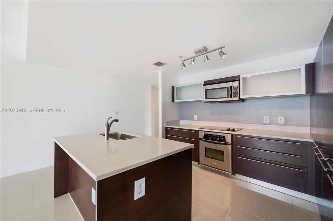 В аренду: $4,600 (2 спален, 2 ванн, 1400 Квадратных фут)