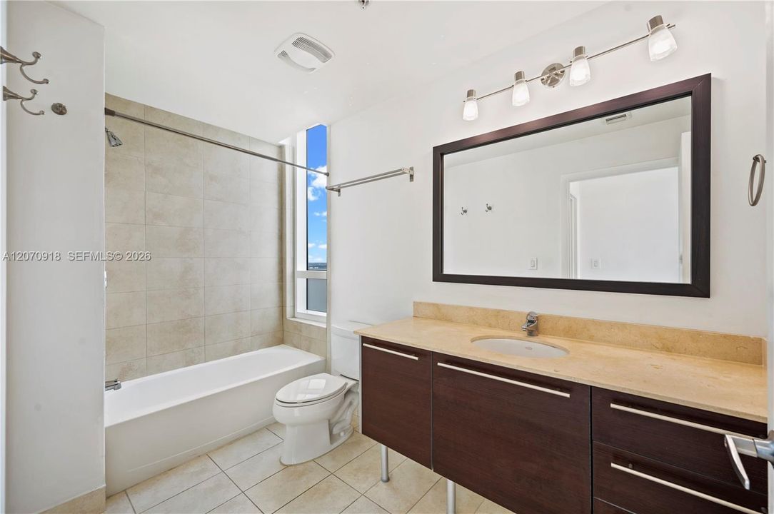 В аренду: $4,600 (2 спален, 2 ванн, 1400 Квадратных фут)