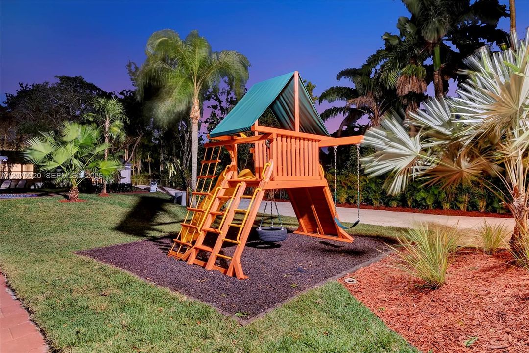 For Rent: $12,200 (8 beds, 4 baths, 3280 Square Feet)