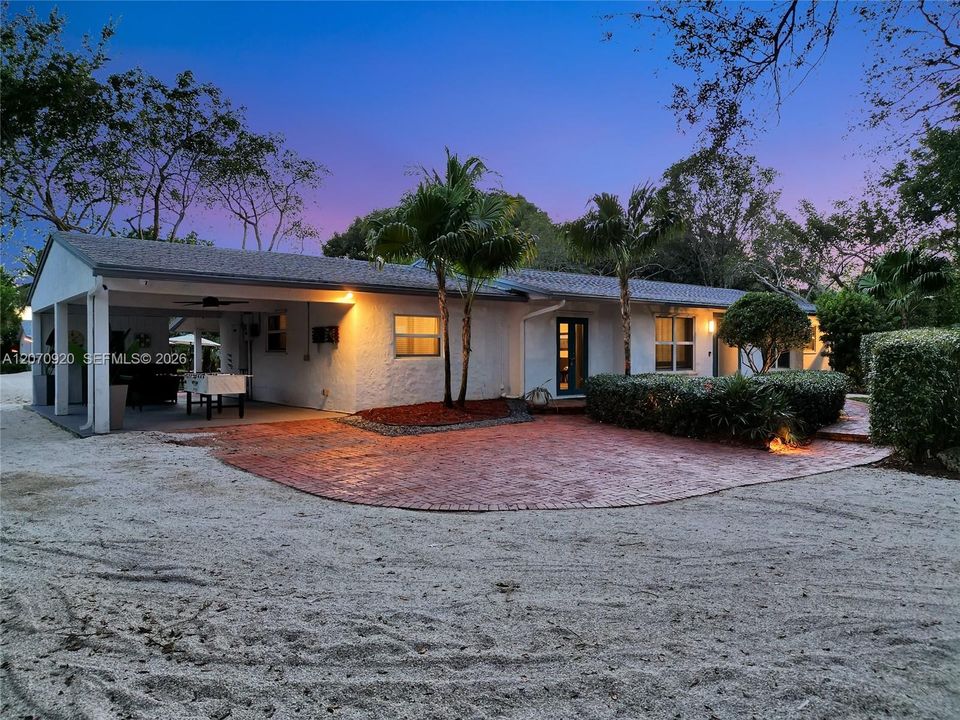 For Rent: $12,200 (8 beds, 4 baths, 3280 Square Feet)