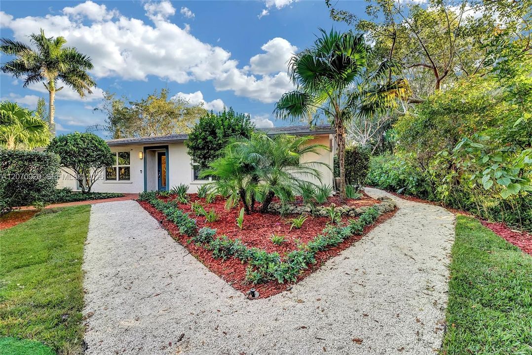 For Rent: $12,200 (8 beds, 4 baths, 3280 Square Feet)