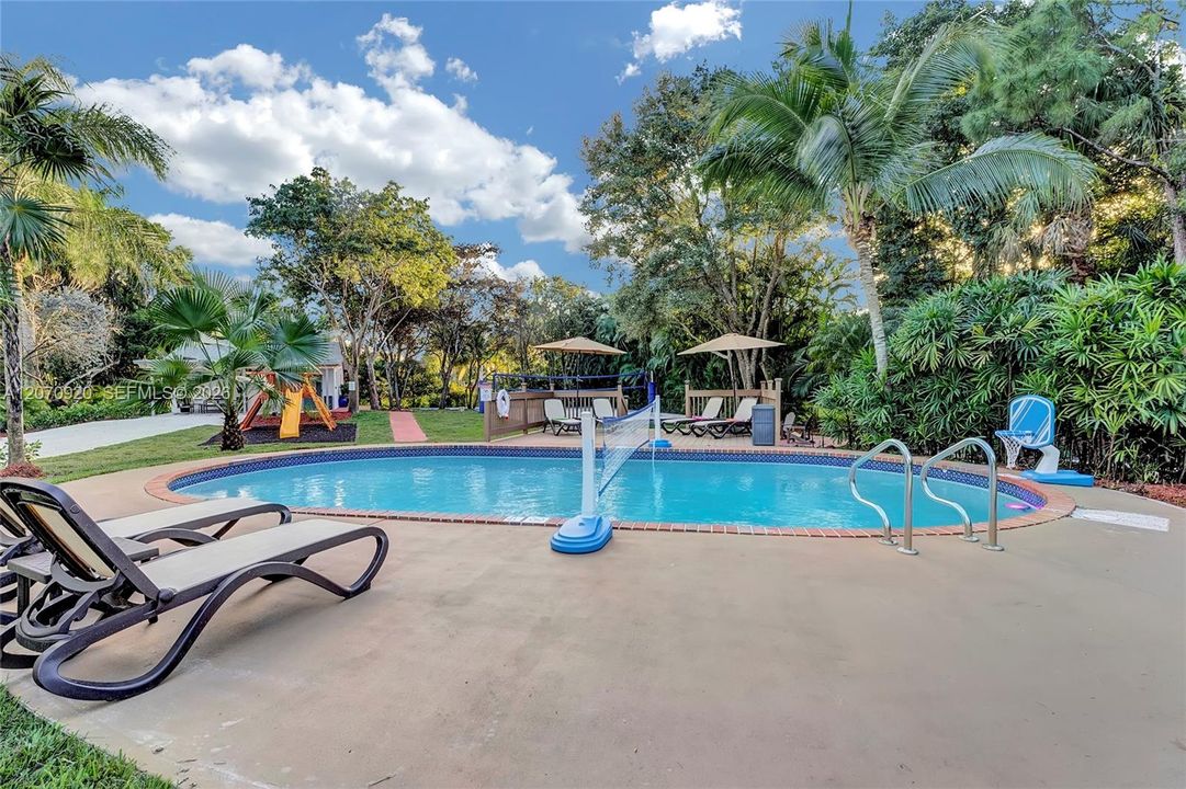 For Rent: $12,200 (8 beds, 4 baths, 3280 Square Feet)