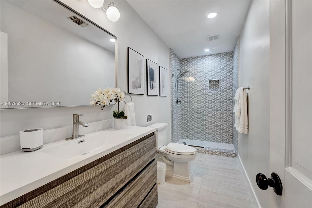 For Rent: $12,200 (8 beds, 4 baths, 3280 Square Feet)