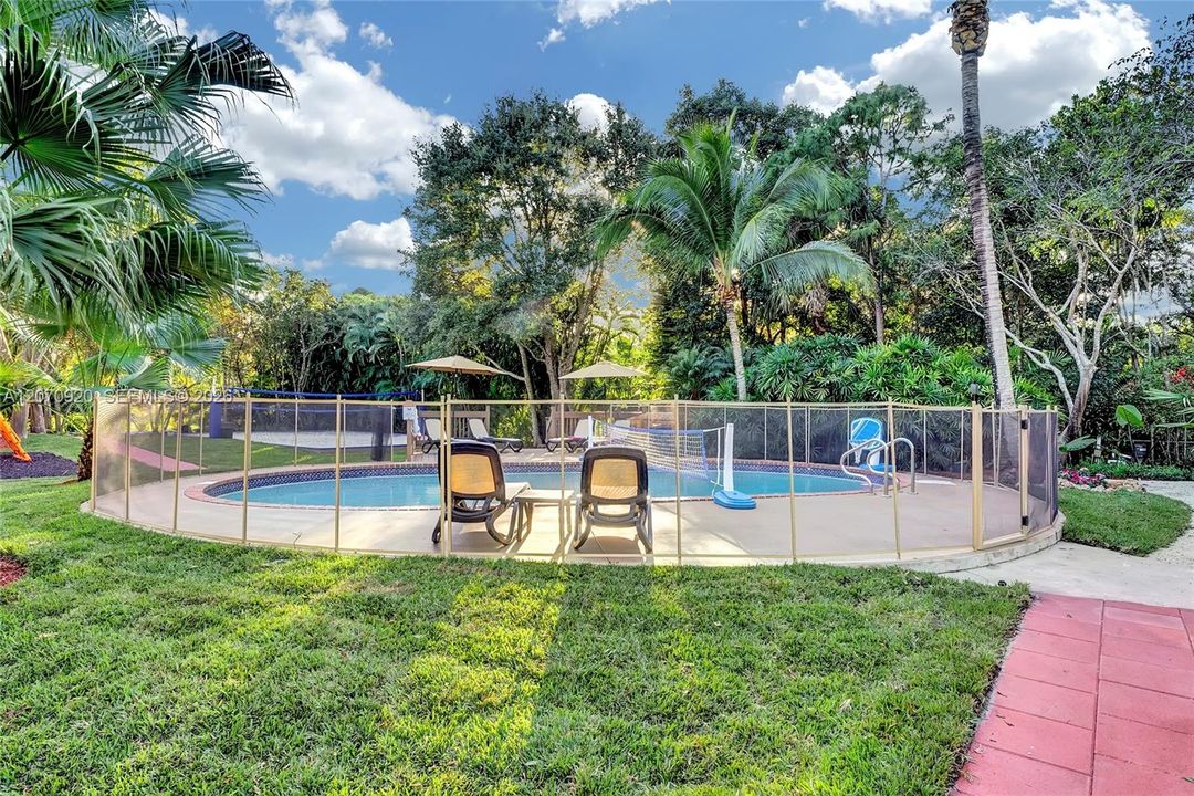 For Rent: $12,200 (8 beds, 4 baths, 3280 Square Feet)