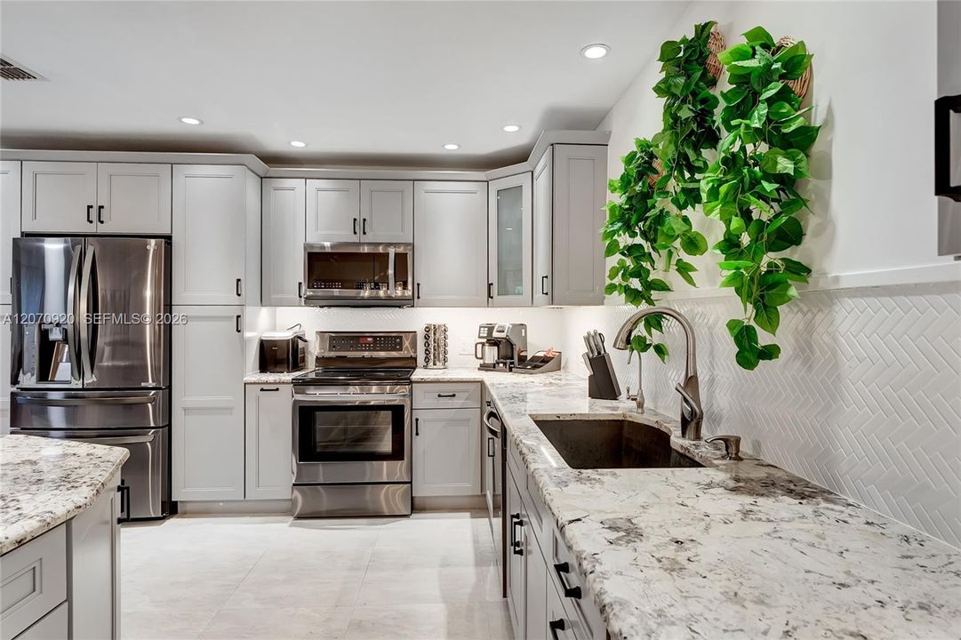 For Rent: $12,200 (8 beds, 4 baths, 3280 Square Feet)