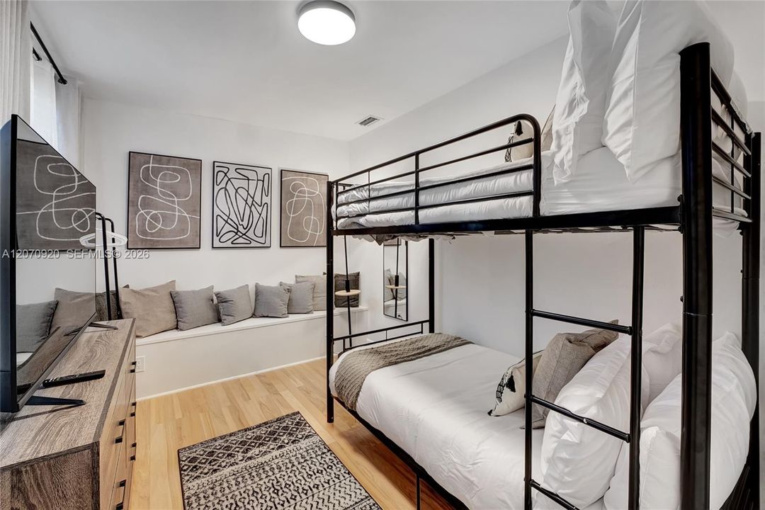 For Rent: $12,200 (8 beds, 4 baths, 3280 Square Feet)